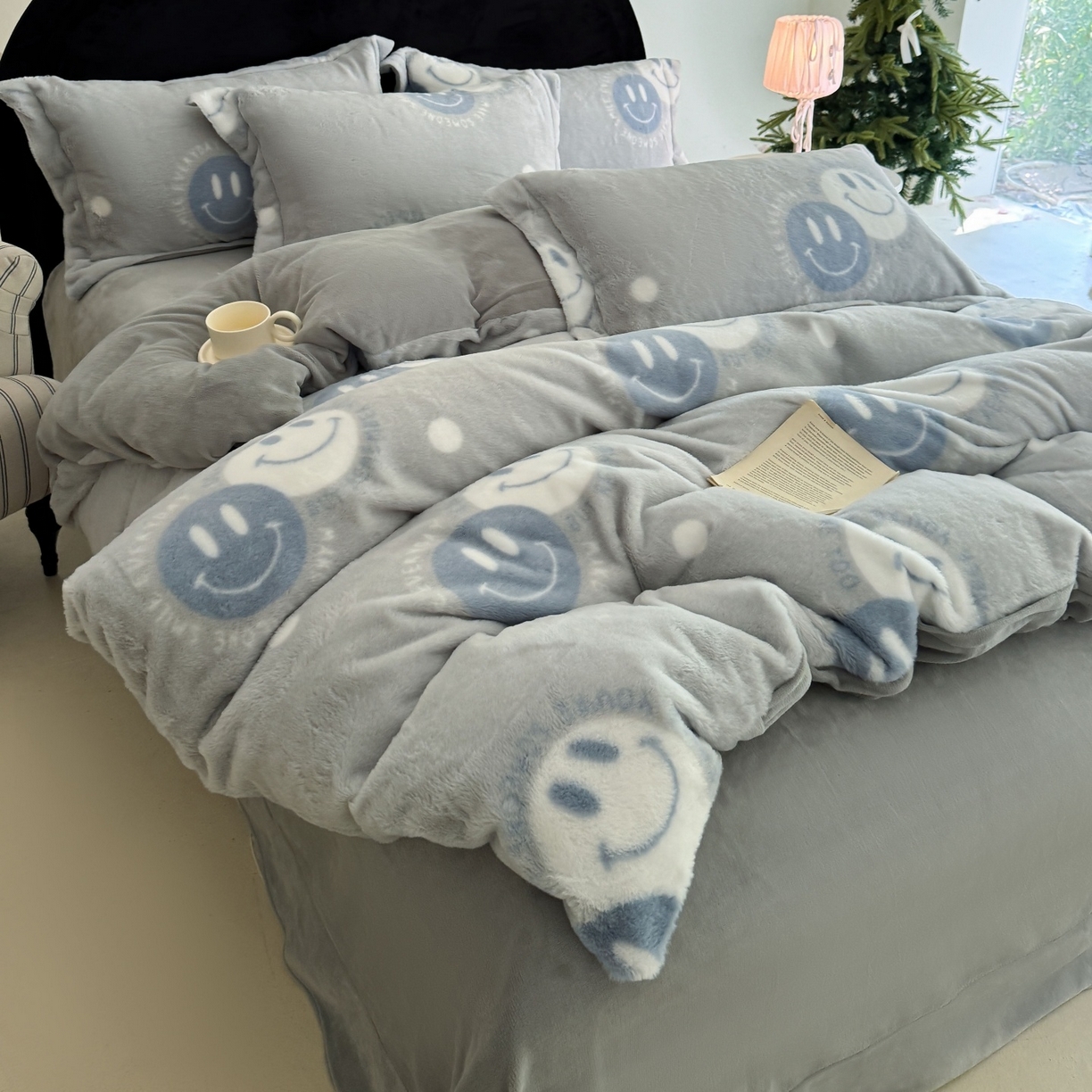 91家纺网 家纺一手货源 找家纺 7V 2025新款A类兔毛绒印花床单四件套夹棉床盖床笠四件套全工艺牛奶绒    快乐组合