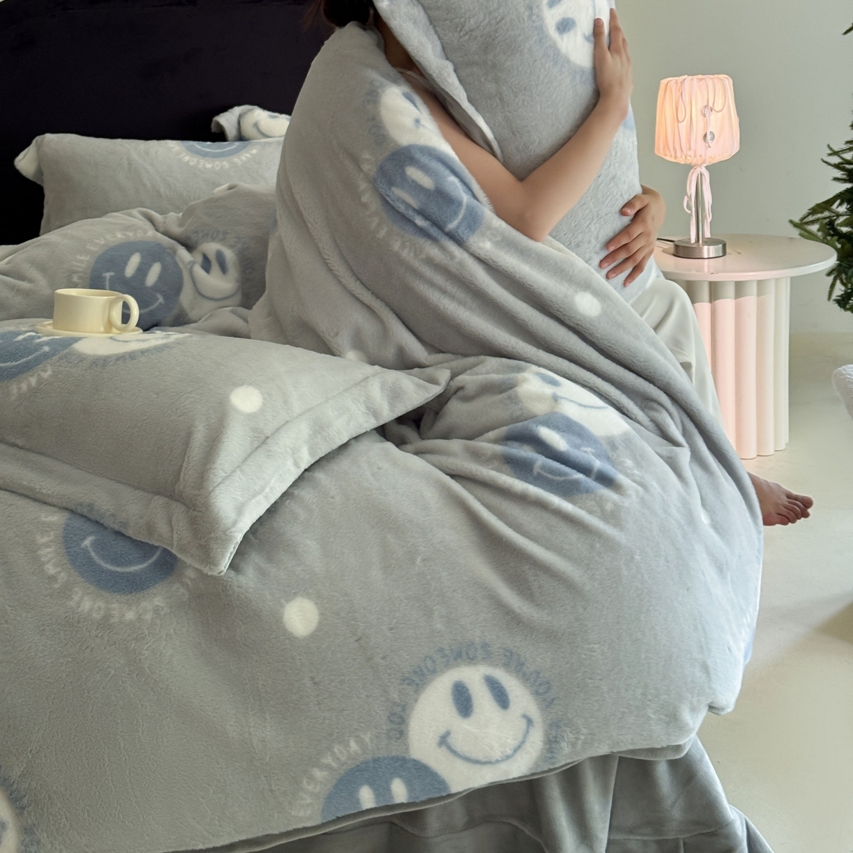 91家纺网 家纺一手货源 找家纺 7V 2025新款A类兔毛绒印花床单四件套夹棉床盖床笠四件套全工艺牛奶绒    快乐组合