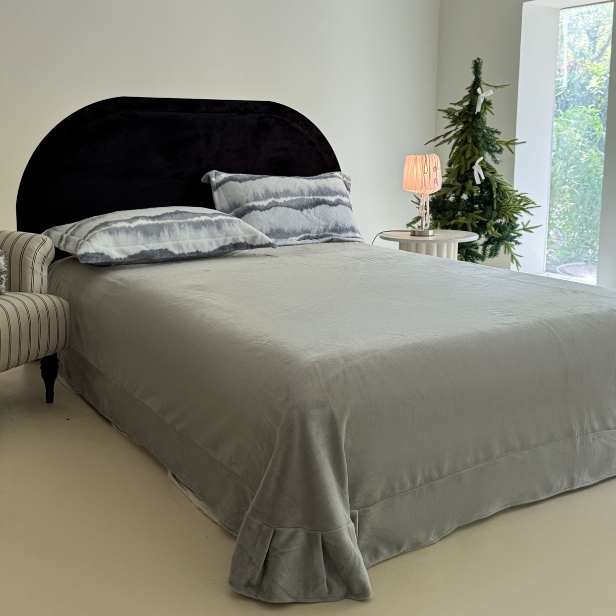 91家纺网 家纺一手货源 找家纺 7V 2025新款A类兔毛绒印花床单四件套夹棉床盖床笠四件套全工艺牛奶绒    远峰翠影