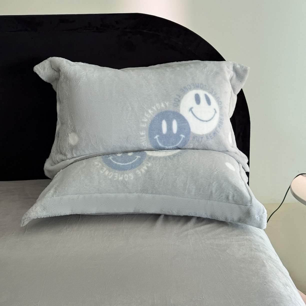 91家纺网 家纺一手货源 找家纺 7V 2025新款A类兔毛绒印花床单四件套夹棉床盖床笠四件套全工艺牛奶绒    快乐组合