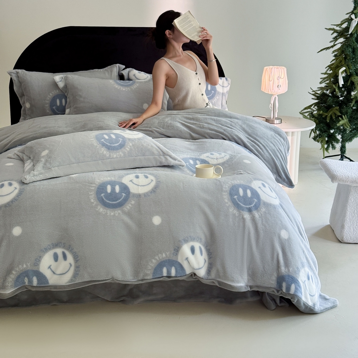 91家纺网 家纺一手货源 找家纺 7V 2025新款A类兔毛绒印花床单四件套夹棉床盖床笠四件套全工艺牛奶绒    快乐组合