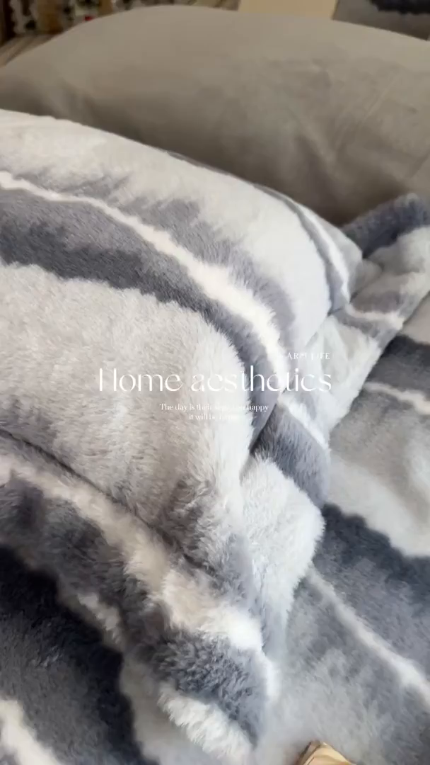 91家纺网 家纺一手货源 找家纺 7V 2025新款A类兔毛绒印花床单四件套夹棉床盖床笠四件套全工艺牛奶绒    远峰翠影