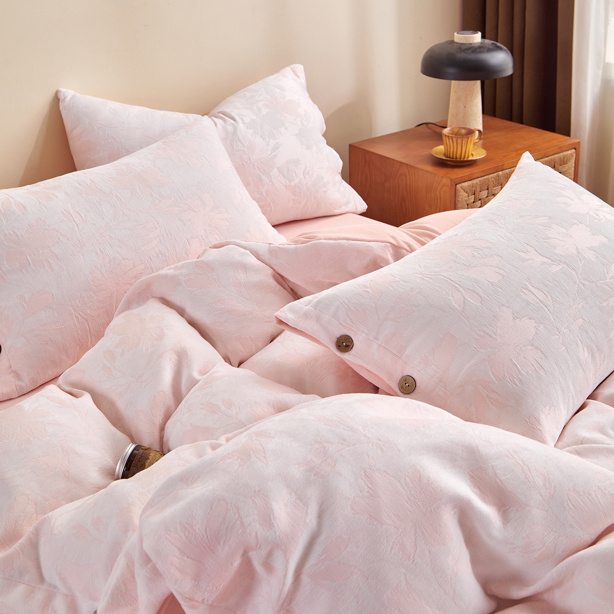 91家纺网 家纺一手货源 找家纺 润肤居 2025新款雪尼尔棉绒大提花四件套 蜂鸣半夏-淡绯