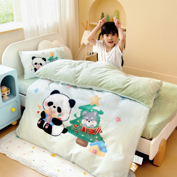 91家纺网 家纺一手货源 找家纺 鱼宝 2025新款大版牛奶绒三件套六件套多件套-彩绘系列 熊猫圆圆