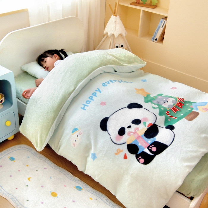 91家纺网 家纺一手货源 找家纺 鱼宝 2025新款大版牛奶绒三件套六件套多件套-彩绘系列 熊猫圆圆