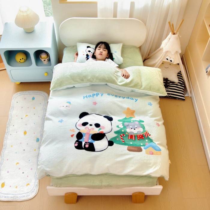 91家纺网 家纺一手货源 找家纺 鱼宝 2025新款大版牛奶绒三件套六件套多件套-彩绘系列 熊猫圆圆