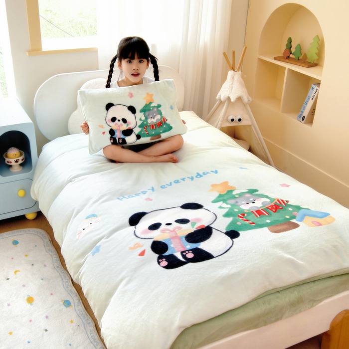 91家纺网 家纺一手货源 找家纺 鱼宝 2025新款大版牛奶绒三件套六件套多件套-彩绘系列 熊猫圆圆