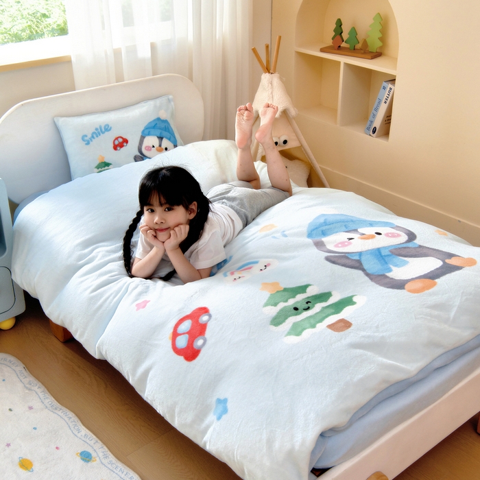 91家纺网 家纺一手货源 找家纺 鱼宝 2025新款大版牛奶绒三件套六件套多件套-彩绘系列 一只企鹅