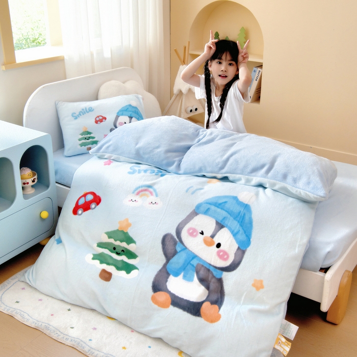 91家纺网 家纺一手货源 找家纺 鱼宝 2025新款大版牛奶绒三件套六件套多件套-彩绘系列 一只企鹅