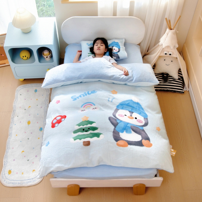 91家纺网 家纺一手货源 找家纺 鱼宝 2025新款大版牛奶绒三件套六件套多件套-彩绘系列 一只企鹅