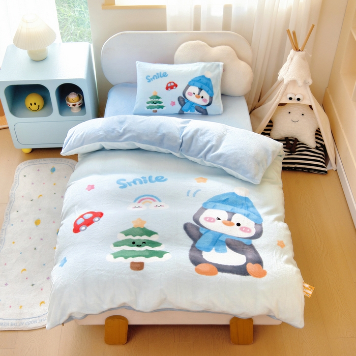 91家纺网 家纺一手货源 找家纺 鱼宝 2025新款大版牛奶绒三件套六件套多件套-彩绘系列 一只企鹅