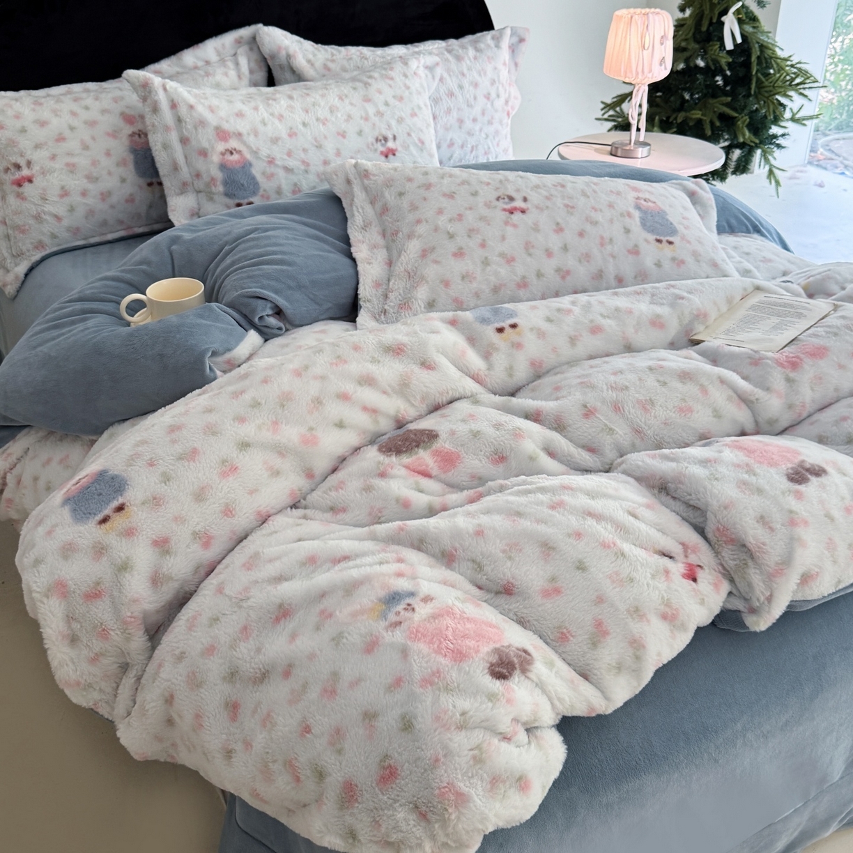 91家纺网 家纺一手货源 找家纺 7V 2025新款A类兔毛绒印花床单四件套夹棉床盖床笠四件套全工艺牛奶绒    绒毛兔偶