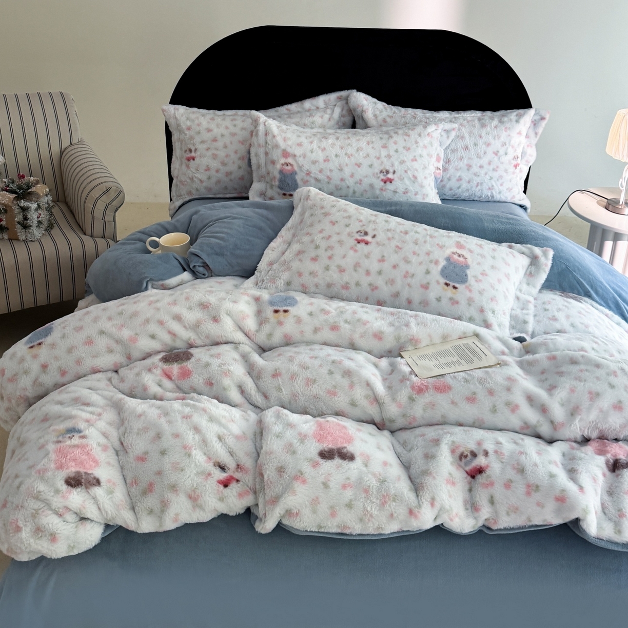 91家纺网 家纺一手货源 找家纺 7V 2025新款A类兔毛绒印花床单四件套夹棉床盖床笠四件套全工艺牛奶绒    绒毛兔偶