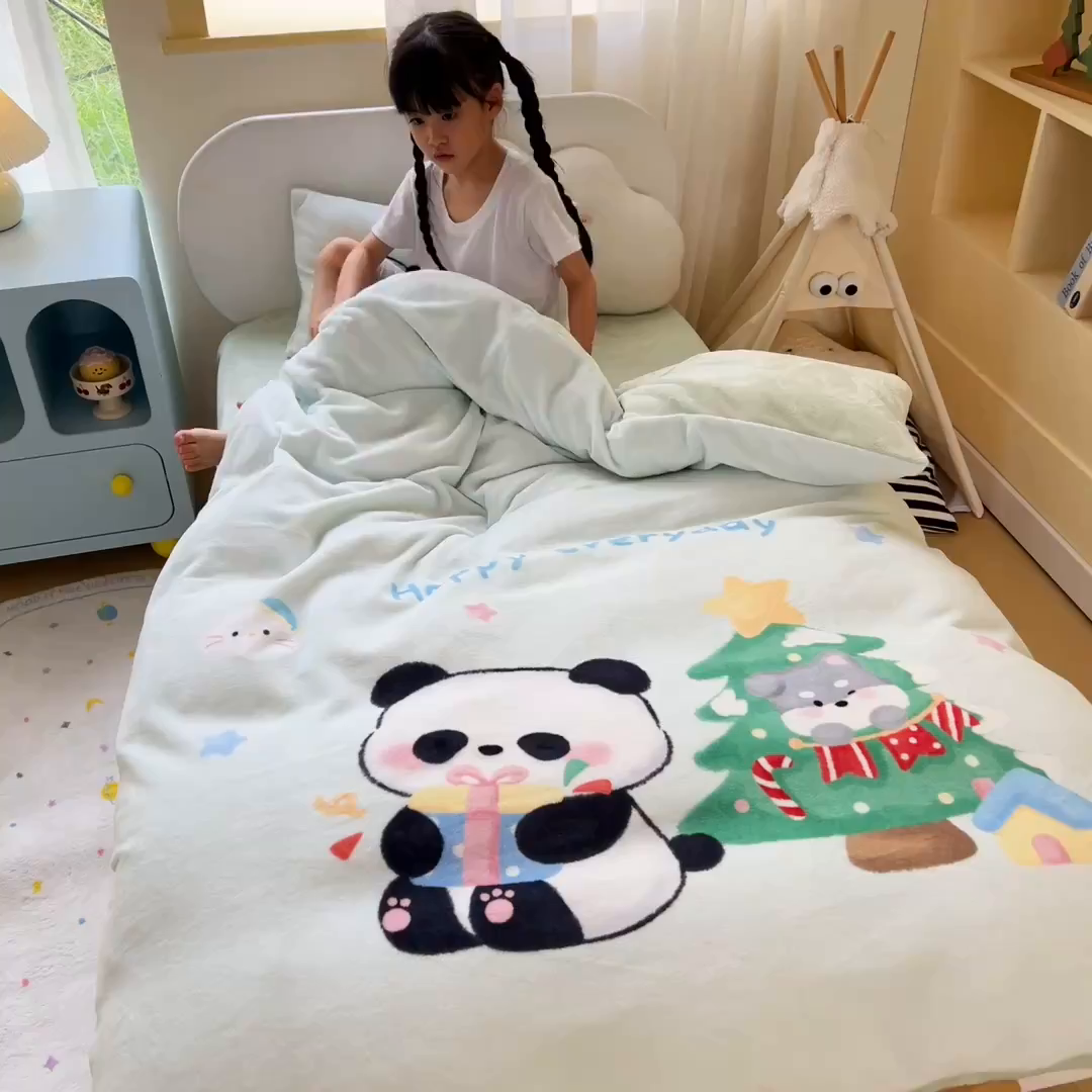 91家纺网 家纺一手货源 找家纺 鱼宝 2025新款大版牛奶绒三件套六件套多件套-彩绘系列 熊猫圆圆