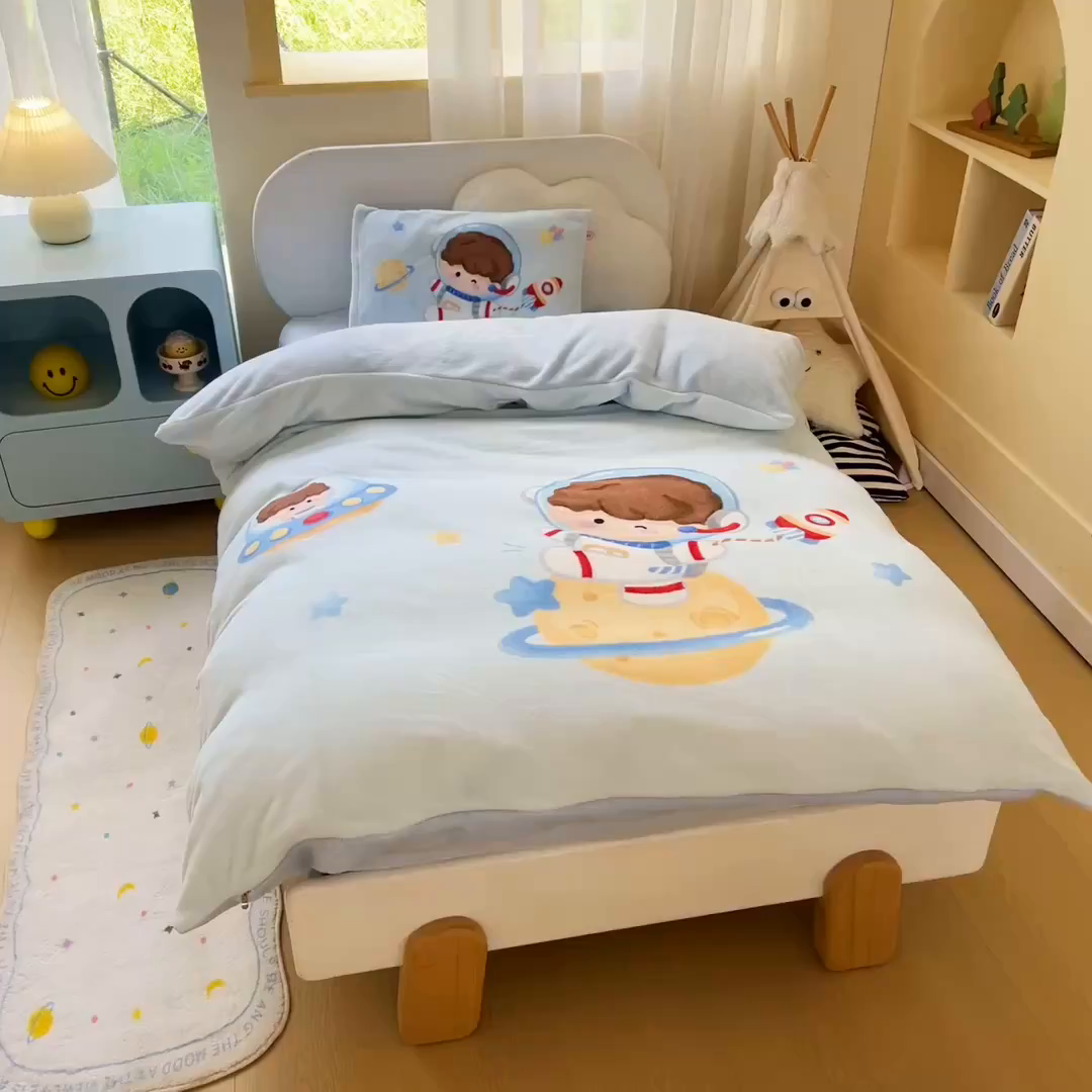 91家纺网 家纺一手货源 找家纺 鱼宝 2025新款大版牛奶绒三件套六件套多件套-彩绘系列 月球王子