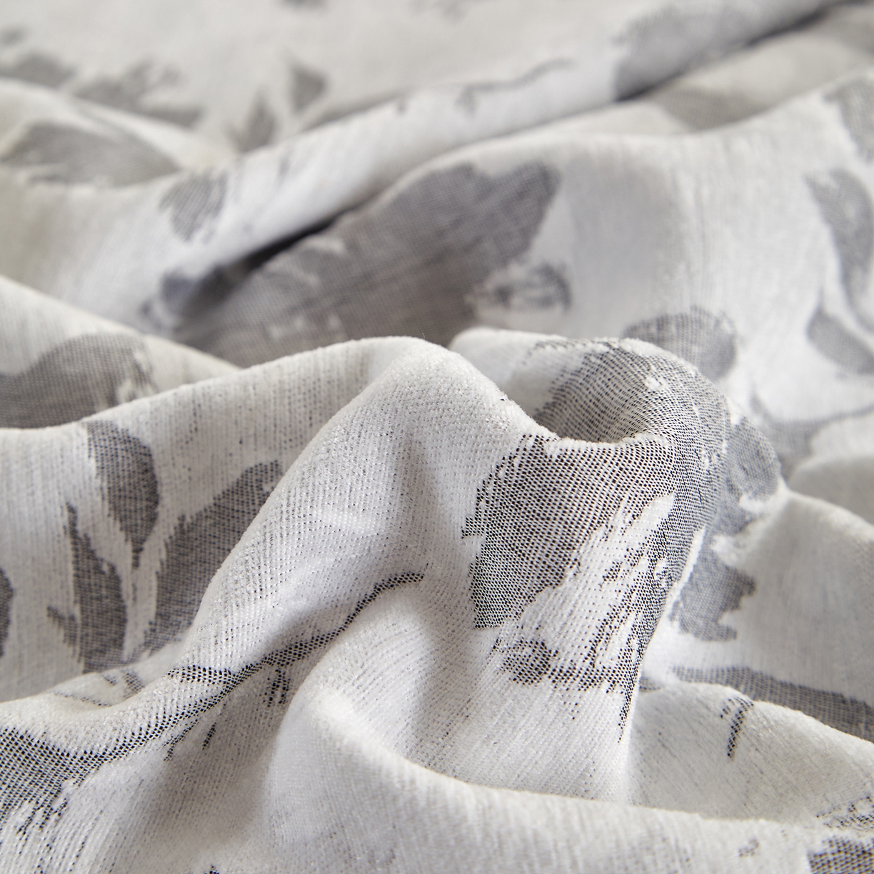 91家纺网 家纺一手货源 找家纺 润肤居 2025新款雪尼尔棉绒大提花四件套 蜂鸣半夏-魅影黑