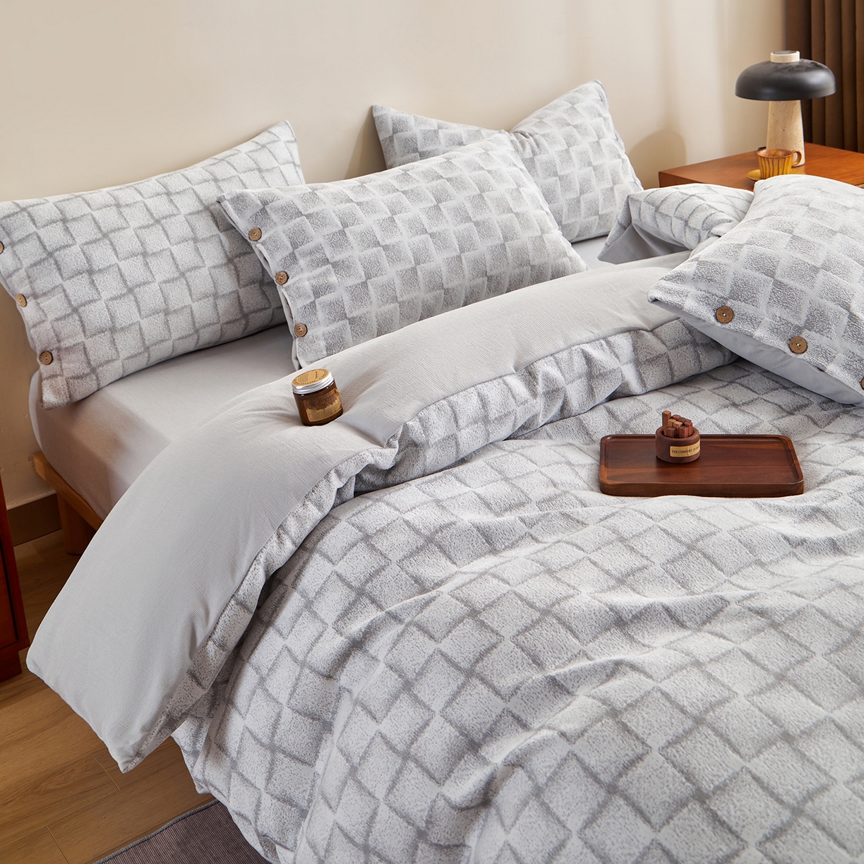 91家纺网 家纺一手货源 找家纺 润肤居 2025新款雪尼尔棉绒大提花四件套 洛西雅-倾城灰