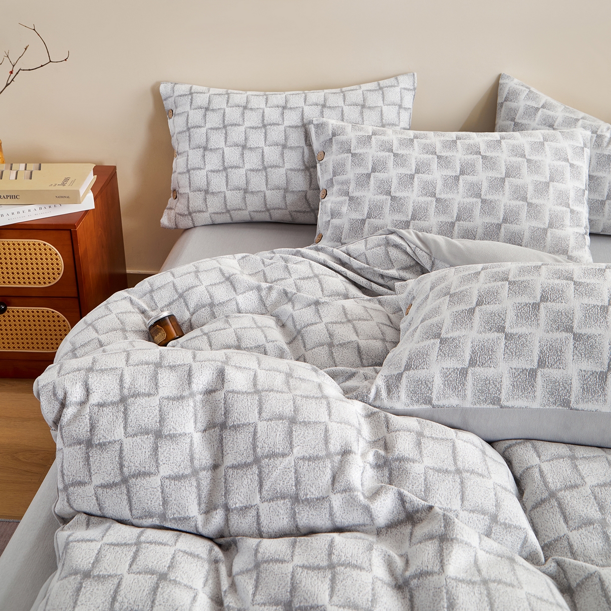 91家纺网 家纺一手货源 找家纺 润肤居 2025新款雪尼尔棉绒大提花四件套 洛西雅-倾城灰