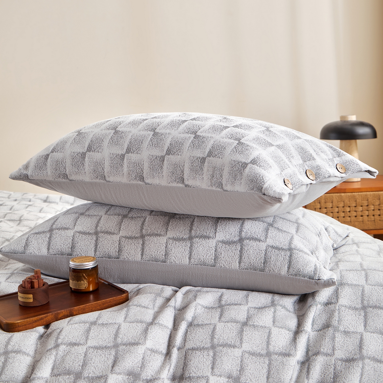 91家纺网 家纺一手货源 找家纺 润肤居 2025新款雪尼尔棉绒大提花四件套 洛西雅-倾城灰