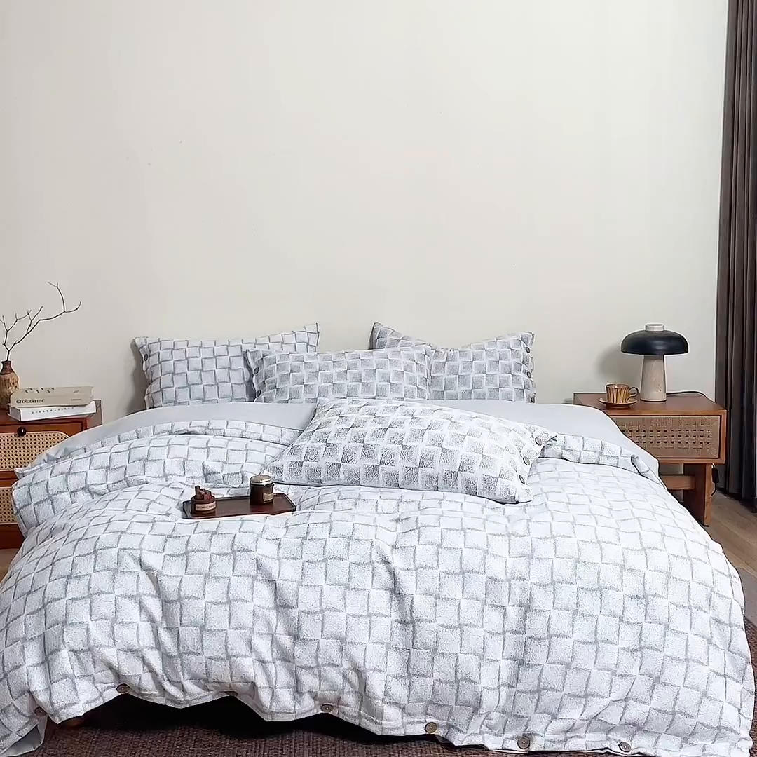 91家纺网 家纺一手货源 找家纺 润肤居 2025新款雪尼尔棉绒大提花四件套 洛西雅-倾城灰