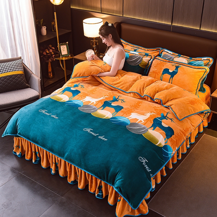 91家纺网 家纺一手货源 找家纺 绘萱2025新品爆款8斤包边印花牛奶绒四件套床裙款法莱绒金貂貂狐 森林鹿