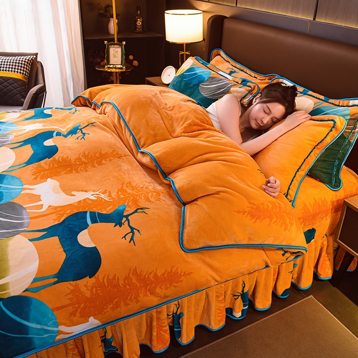 91家纺网 家纺一手货源 找家纺 绘萱2025新品爆款8斤包边印花牛奶绒四件套床裙款法莱绒金貂貂狐 森林鹿