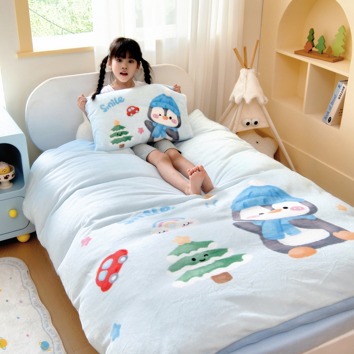 91家纺网 家纺一手货源 找家纺 鱼宝 2025新款大版牛奶绒三件套六件套多件套-彩绘系列 一只企鹅