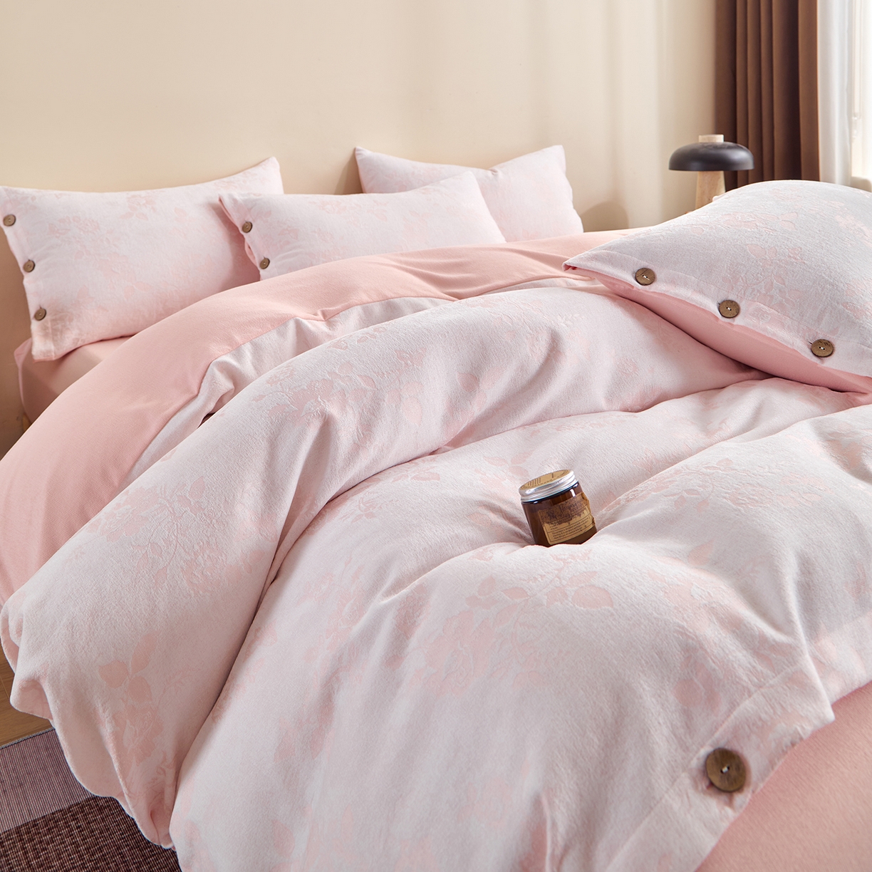 91家纺网 家纺一手货源 找家纺 润肤居 2025新款雪尼尔棉绒大提花四件套 玫瑰森林-淡绯