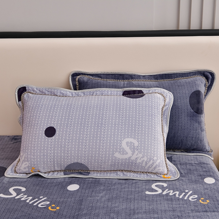 91家纺网 家纺一手货源 找家纺 绘萱2025新品爆款8斤包边印花牛奶绒四件套床裙款法莱绒金貂貂狐 跳动波点