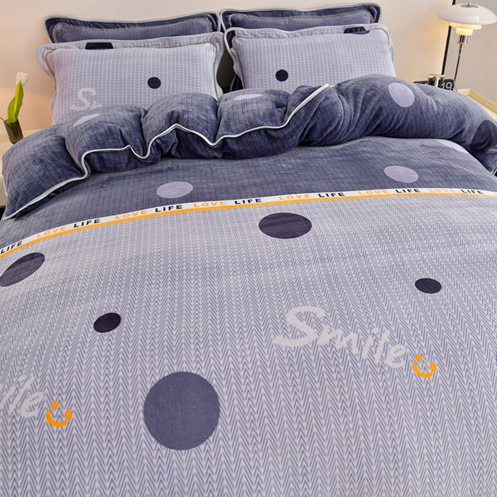 91家纺网 家纺一手货源 找家纺 绘萱2025新品爆款8斤包边印花牛奶绒四件套床裙款法莱绒金貂貂狐 跳动波点