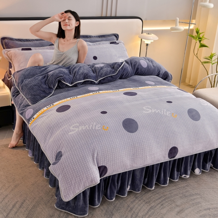 91家纺网 家纺一手货源 找家纺 绘萱2025新品爆款8斤包边印花牛奶绒四件套床裙款法莱绒金貂貂狐 跳动波点