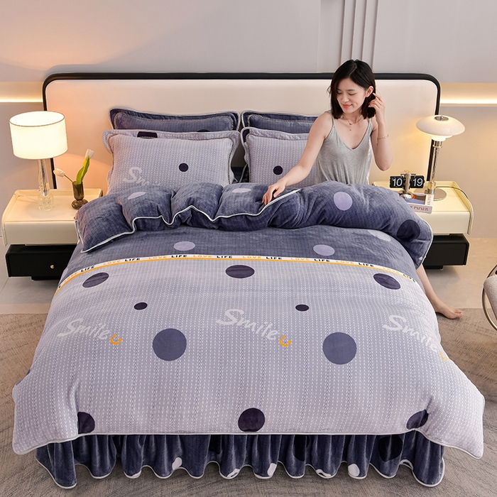 91家纺网 家纺一手货源 找家纺 绘萱2025新品爆款8斤包边印花牛奶绒四件套床裙款法莱绒金貂貂狐 跳动波点