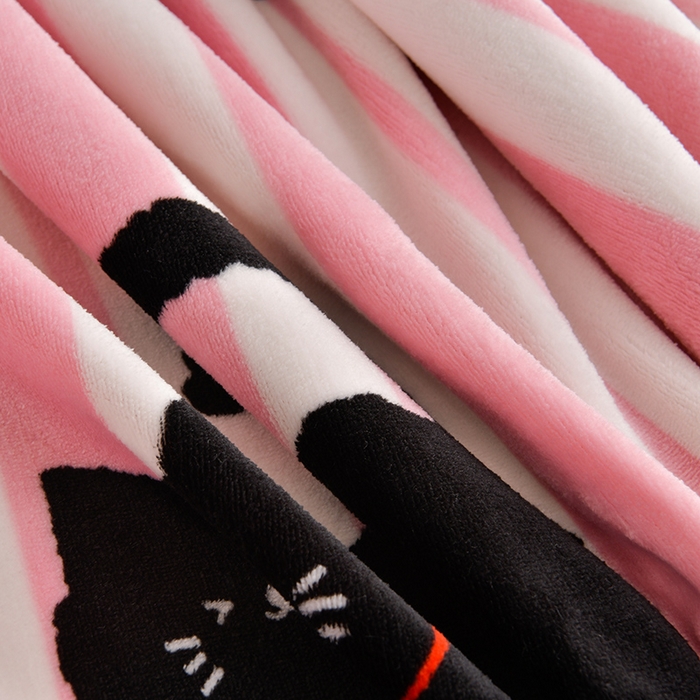 91家纺网 家纺一手货源 找家纺 绘萱2025新品爆款8斤包边印花牛奶绒四件套床裙款法莱绒金貂貂狐 顽皮猫