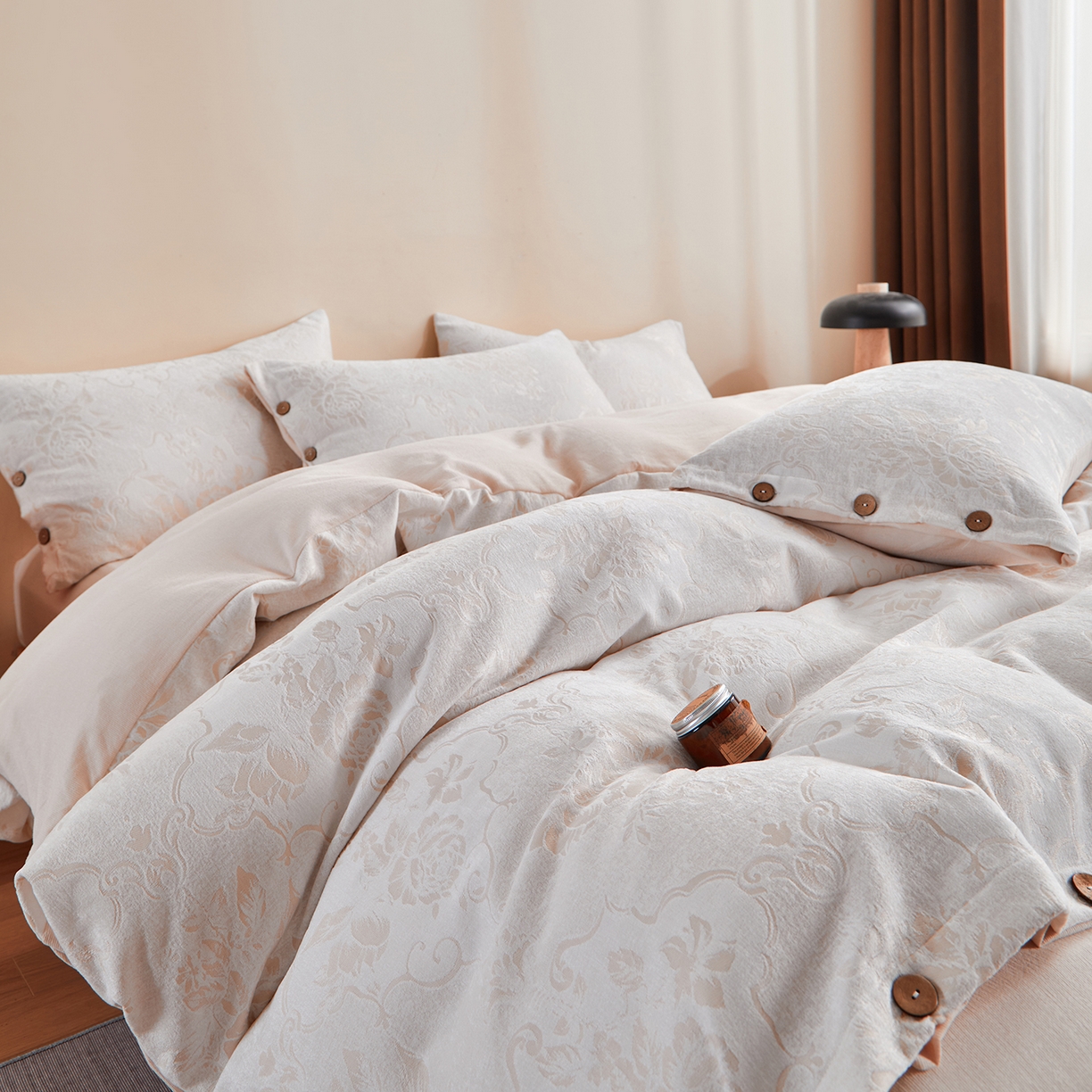 91家纺网 家纺一手货源 找家纺 润肤居 2025新款雪尼尔棉绒大提花四件套 小茉莉-小麦色