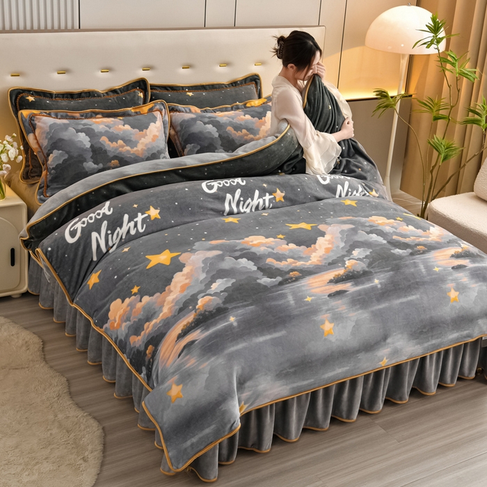 91家纺网 家纺一手货源 找家纺 绘萱2025新品爆款8斤包边印花牛奶绒四件套床裙款法莱绒金貂貂狐 星河