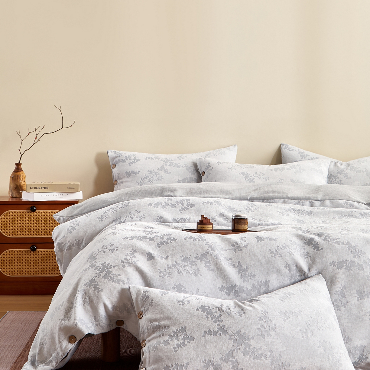 91家纺网 家纺一手货源 找家纺 润肤居 2025新款雪尼尔棉绒大提花四件套 樱花雨梦-兰灰