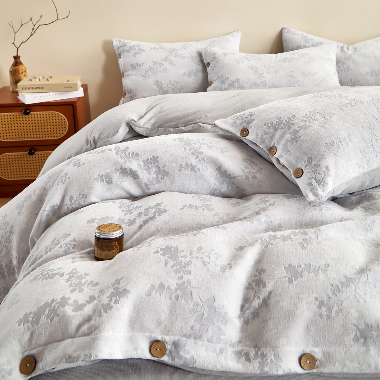 91家纺网 家纺一手货源 找家纺 润肤居 2025新款雪尼尔棉绒大提花四件套 樱花雨梦-兰灰