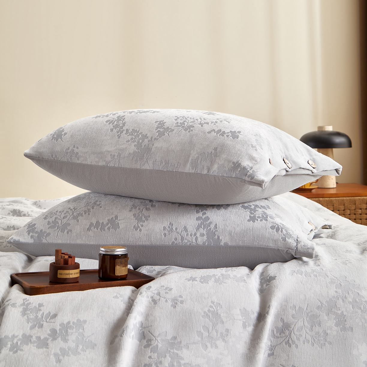 91家纺网 家纺一手货源 找家纺 润肤居 2025新款雪尼尔棉绒大提花四件套 樱花雨梦-兰灰