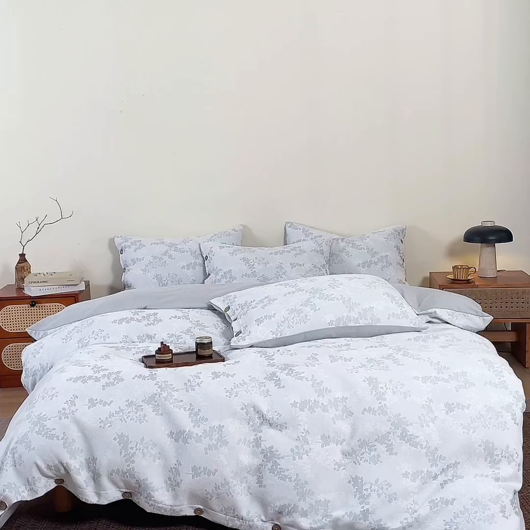 91家纺网 家纺一手货源 找家纺 润肤居 2025新款雪尼尔棉绒大提花四件套 樱花雨梦-兰灰