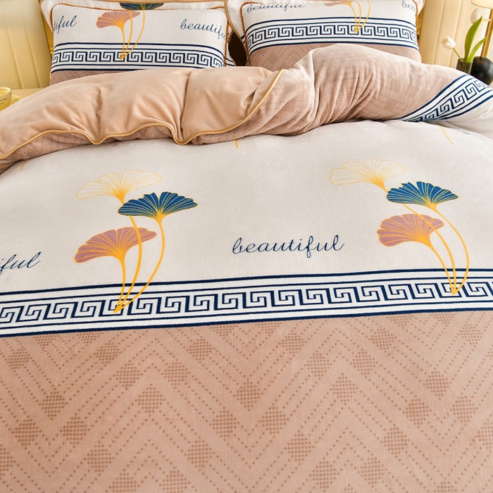 91家纺网 家纺一手货源 找家纺 绘萱2025新品爆款8斤包边印花牛奶绒四件套床裙款法莱绒金貂貂狐 杏运-卡其