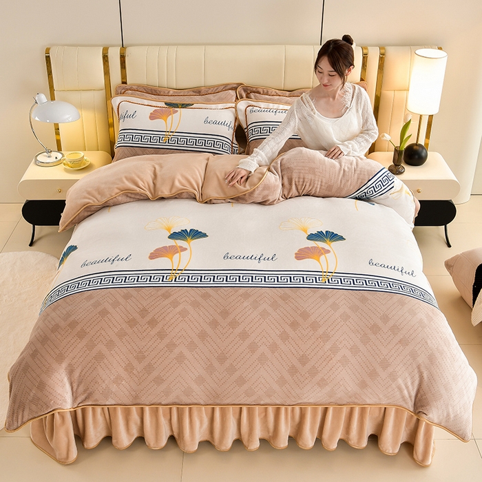 91家纺网 家纺一手货源 找家纺 绘萱2025新品爆款8斤包边印花牛奶绒四件套床裙款法莱绒金貂貂狐 杏运-卡其