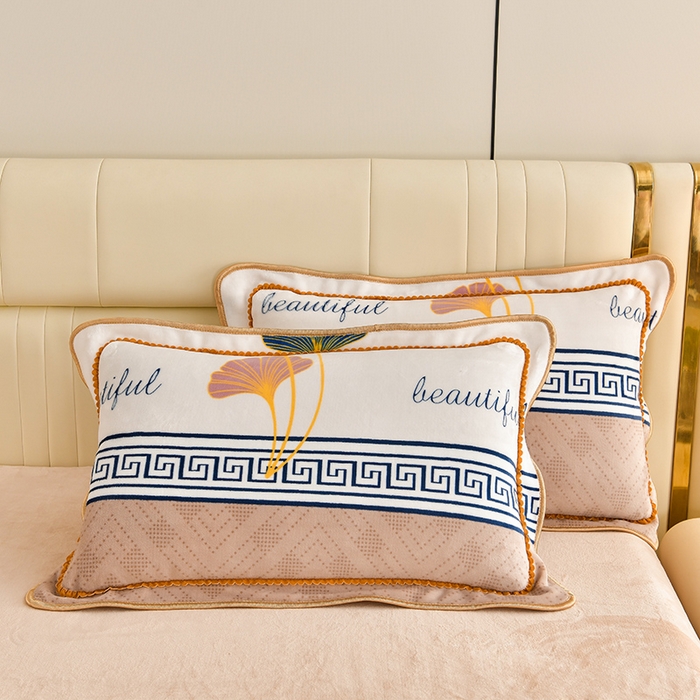 91家纺网 家纺一手货源 找家纺 绘萱2025新品爆款8斤包边印花牛奶绒四件套床裙款法莱绒金貂貂狐 杏运-卡其