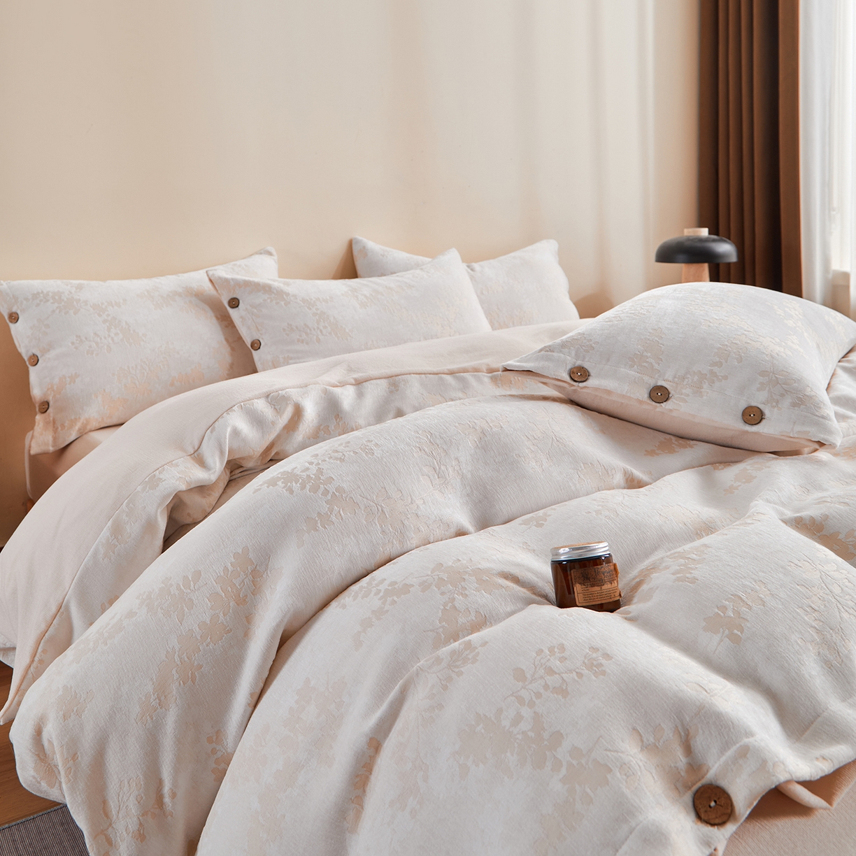 91家纺网 家纺一手货源 找家纺 润肤居 2025新款雪尼尔棉绒大提花四件套 樱花雨梦-小麦色