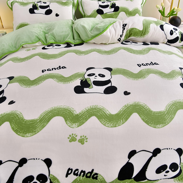 91家纺网 家纺一手货源 找家纺 绘萱2025新品爆款8斤包边印花牛奶绒四件套床裙款法莱绒金貂貂狐 熊猫抱竹