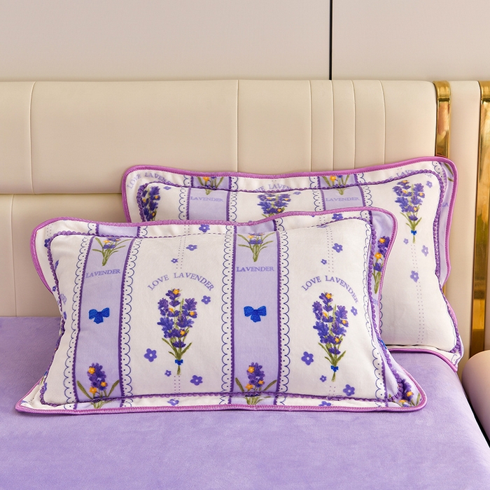 91家纺网 家纺一手货源 找家纺 绘萱2025新品爆款8斤包边印花牛奶绒四件套床裙款法莱绒金貂貂狐 薰衣浪漫