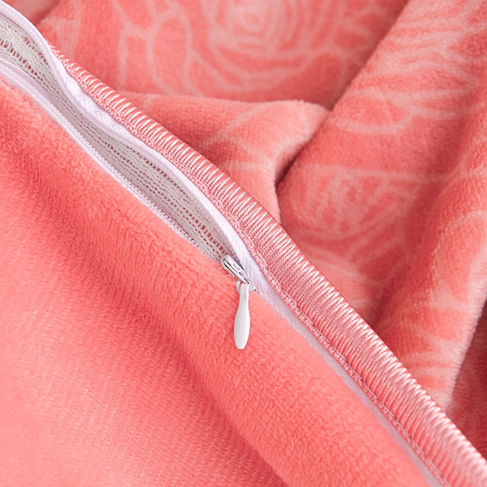 91家纺网 家纺一手货源 找家纺 绘萱2025新品爆款8斤包边印花牛奶绒四件套床裙款法莱绒金貂貂狐 叶语浪漫-粉