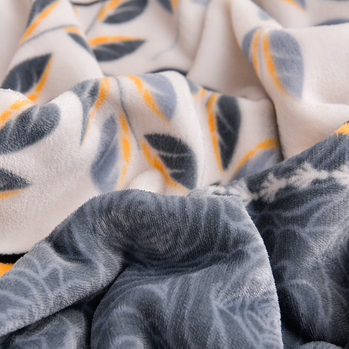 91家纺网 家纺一手货源 找家纺 绘萱2025新品爆款8斤包边印花牛奶绒四件套床裙款法莱绒金貂貂狐 叶语浪漫-灰