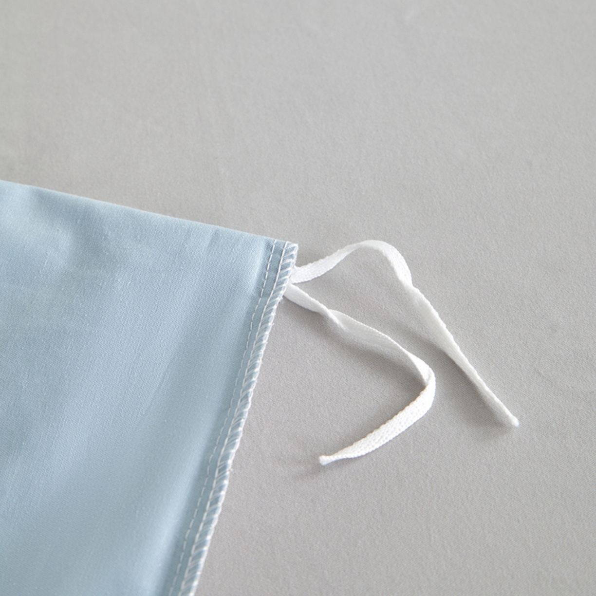 91家纺网 家纺一手货源 找家纺 润肤居 2025新款全棉纯色双拼加厚磨毛四件套 碧空蓝+浅灰