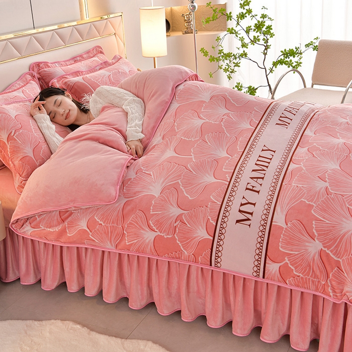 91家纺网 家纺一手货源 找家纺 绘萱2025新品爆款8斤包边印花牛奶绒四件套床裙款法莱绒金貂貂狐 银杏叶语-粉