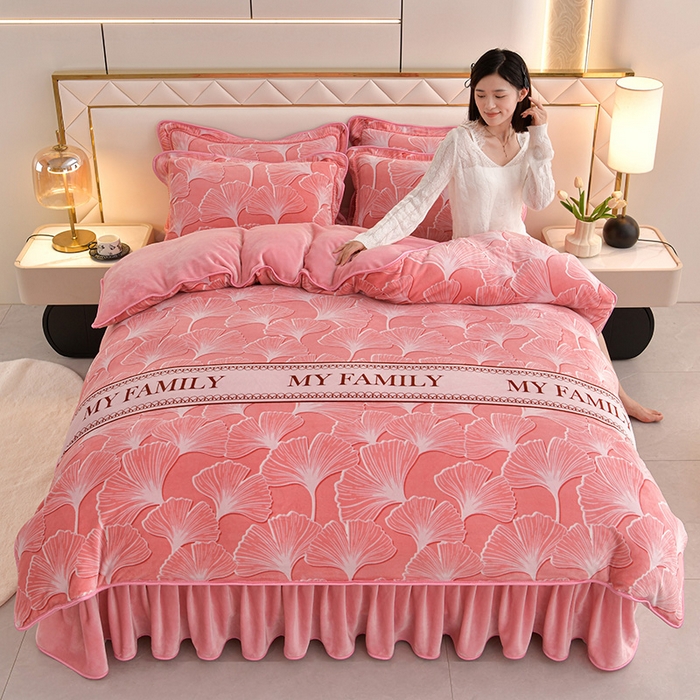 91家纺网 家纺一手货源 找家纺 绘萱2025新品爆款8斤包边印花牛奶绒四件套床裙款法莱绒金貂貂狐 银杏叶语-粉